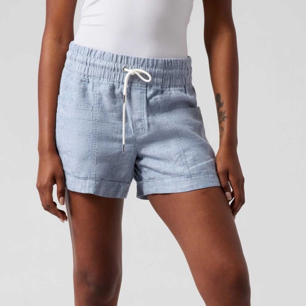 Athleta Cabo Linen 4" Short size 4 Chambray